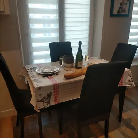 S Bourgeois 2 T3 Equipe Au Centre アパート *